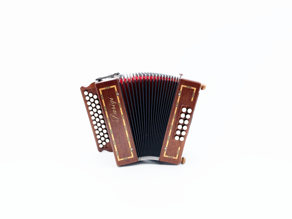 Illustration : Parigi 3 rangs 12 basses