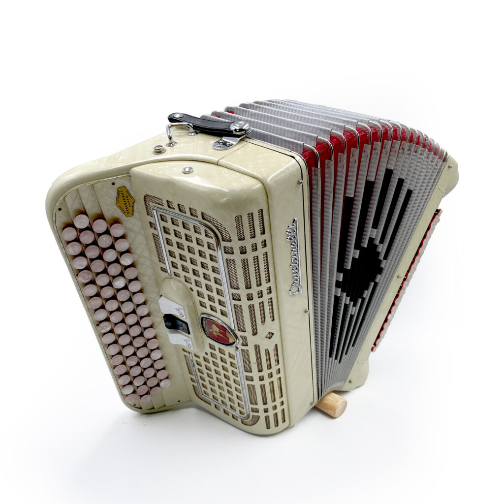 Illustration : Crucianelli Junior 80 basses