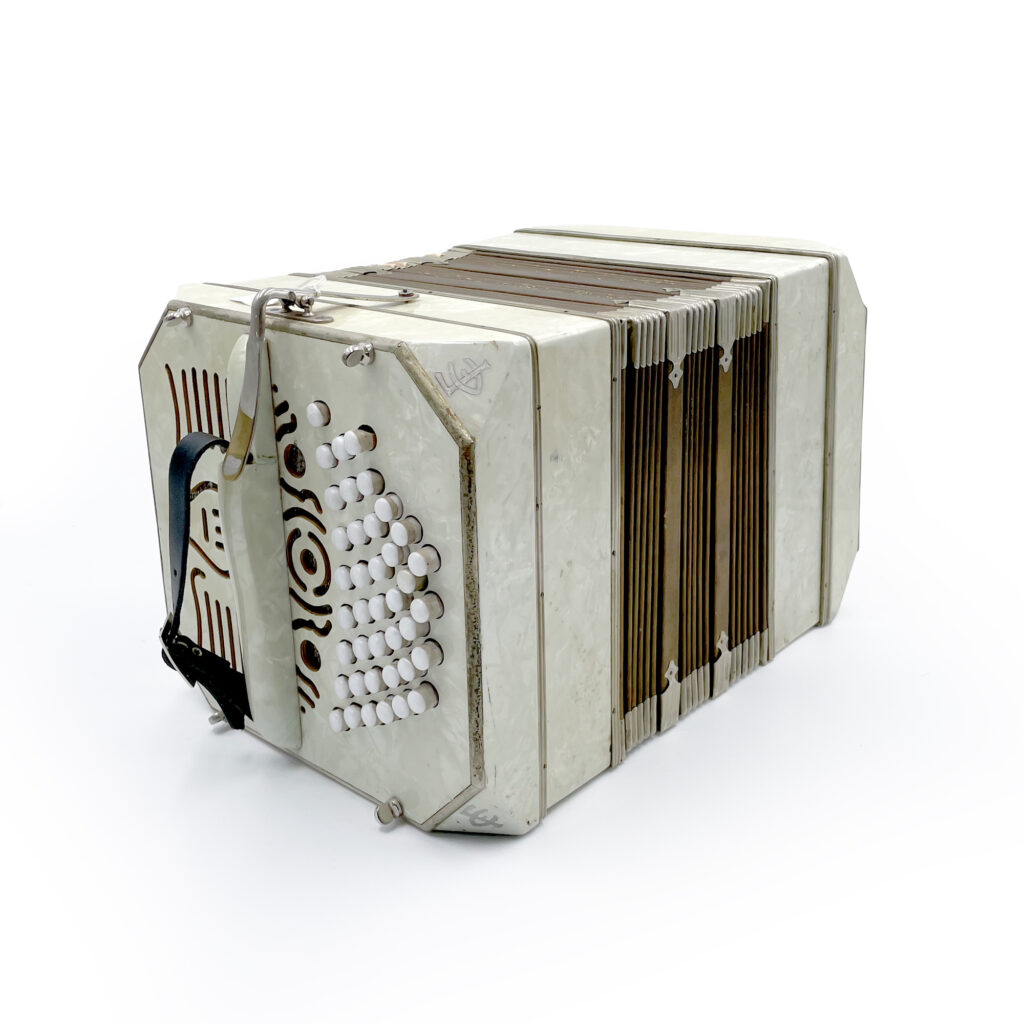 Illustration : Bandonéon Fratelli Crosio blanc marbre