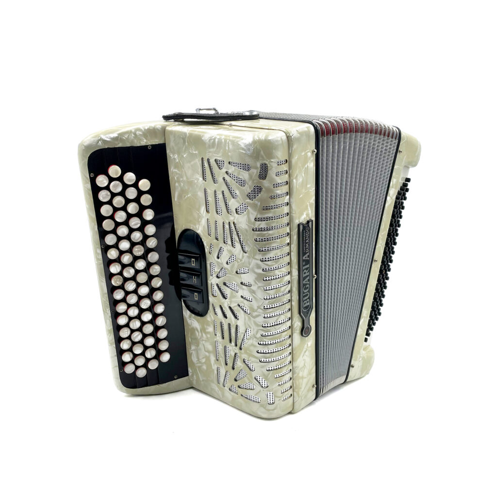 Illustration : Accordéon Bugari 2 voix 96 basses