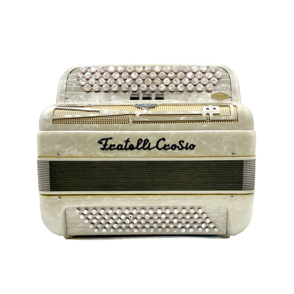 Illustration : Accordéon Fratelli Crosio 80 basses blanc marbre ( signature possible )