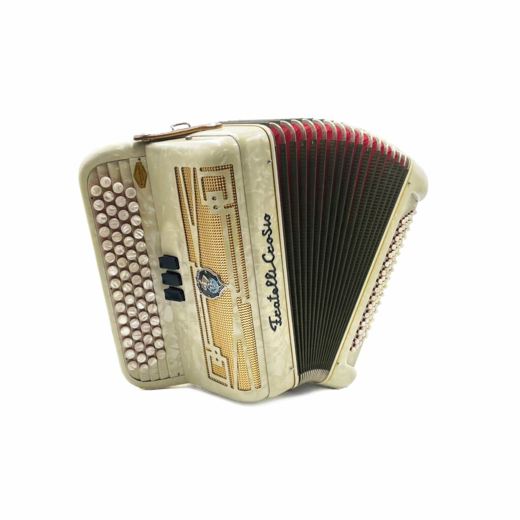 Illustration : Accordéon Fratelli Crosio 80 basses blanc marbre ( signature possible )