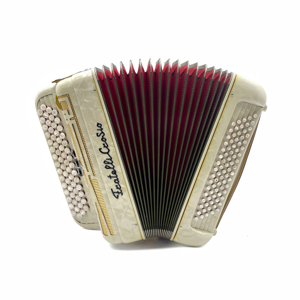 Illustration : Accordéon Fratelli Crosio 80 basses blanc marbre ( signature possible )