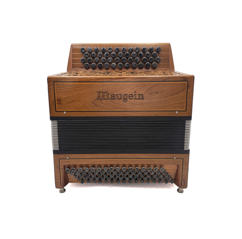 Illustration : Accordéon chromatique Maugein Festibal Trio bois massif