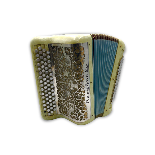 Illustration : Accordéon Cavagnolo crème 80 basses 2 voix