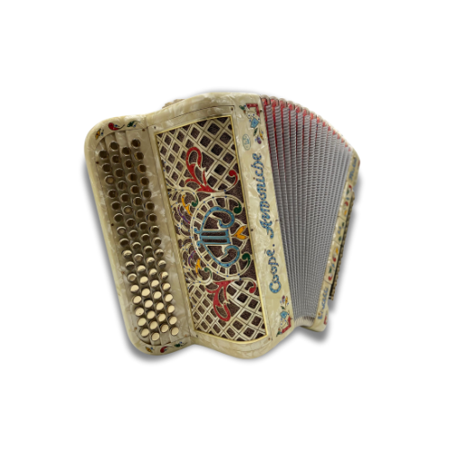 Illustration : Accordéon Coope Armoniche  3 voix 96 basses