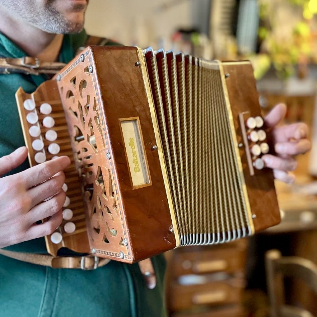 Illustration : Saltarelle Bouëbe 2 Rangs 8 Basses